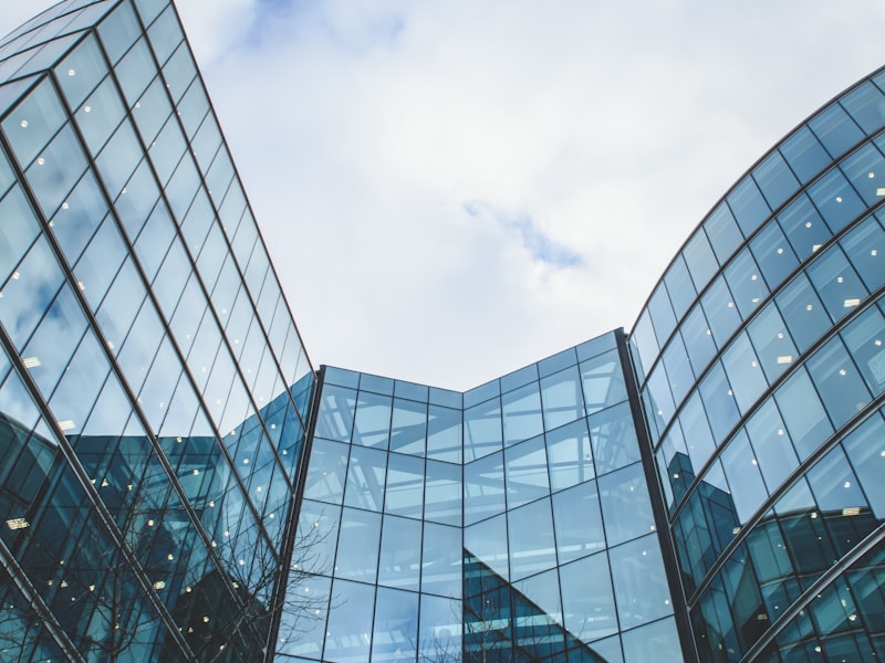 Городской горизонт на закате